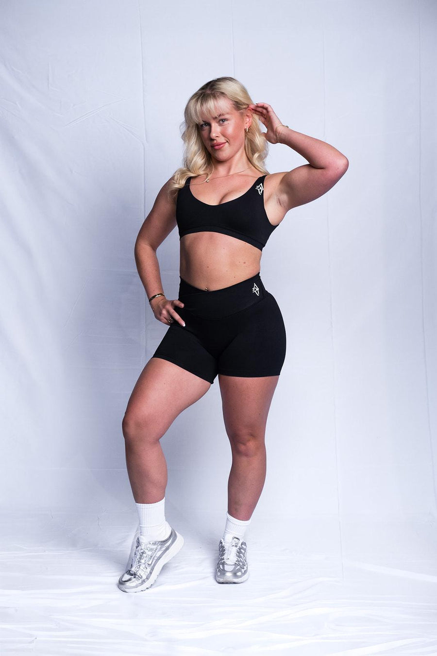 Elevate Scoop Bra in midnight